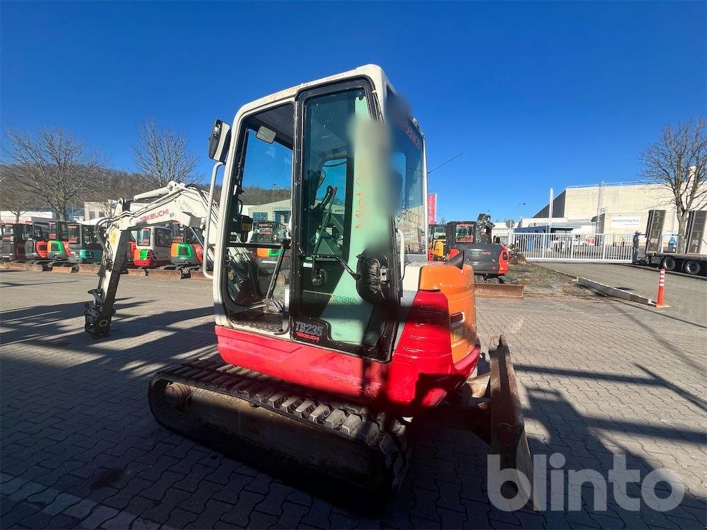 Minibagger del tipo Takeuchi TB 235, Gebrauchtmaschine In Düsseldorf (Immagine 3)