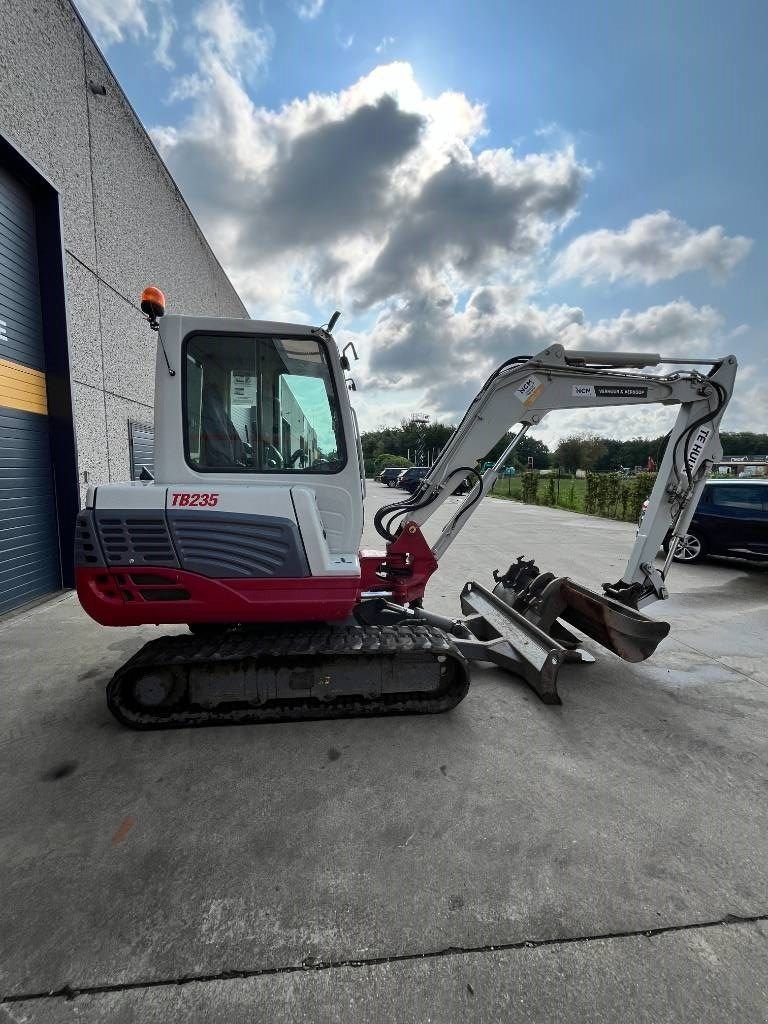 Minibagger des Typs Takeuchi TB 235, Gebrauchtmaschine in Booischot (Bild 8)