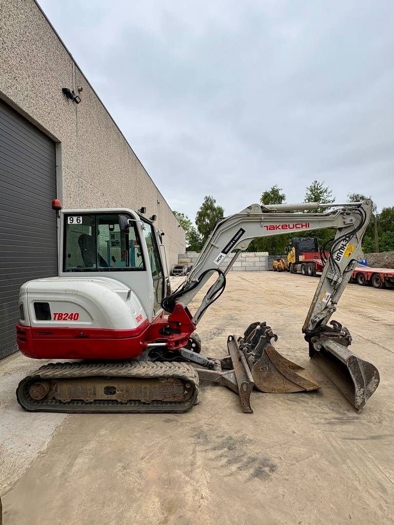 Minibagger типа Takeuchi TB 240, Gebrauchtmaschine в Booischot (Фотография 5)