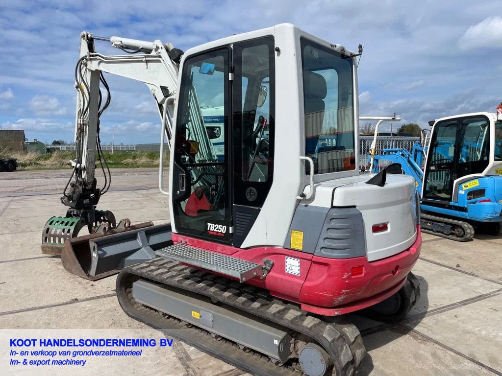Minibagger του τύπου Takeuchi TB 250 5250 uur+Sorteergrijper, Gebrauchtmaschine σε Nieuwerkerk aan den IJssel (Φωτογραφία 3)
