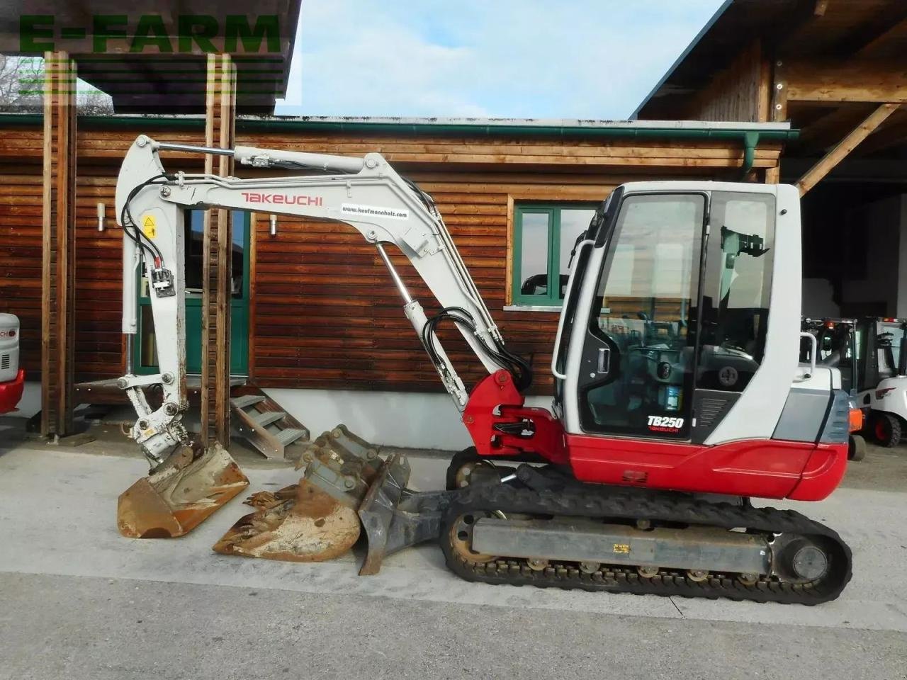 Minibagger des Typs Takeuchi tb 250 mit powertilt + hydr. sw + 4 löffel, Gebrauchtmaschine in ST. NIKOLAI/DR. (Bild 1)