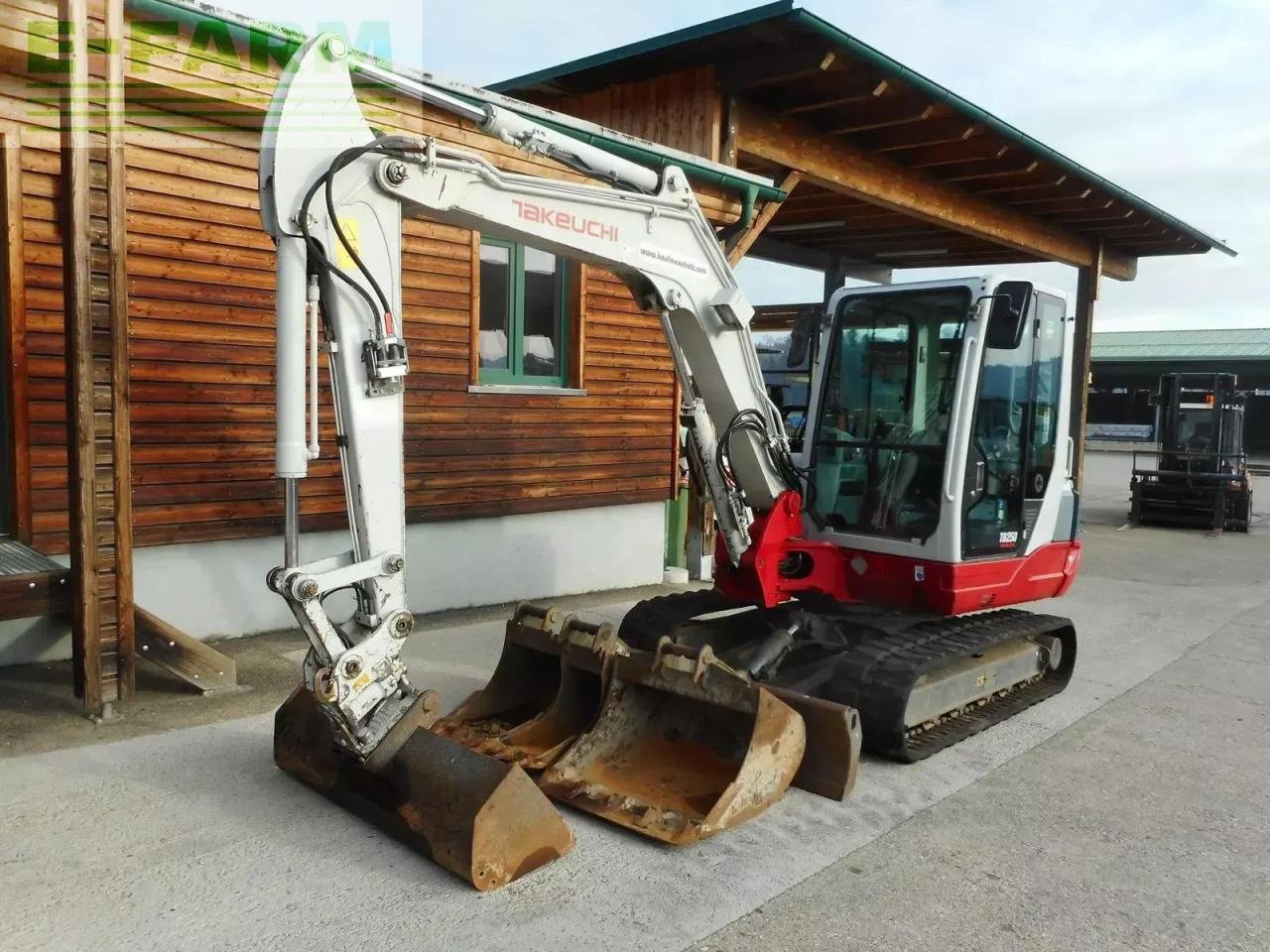 Minibagger des Typs Takeuchi tb 250 mit powertilt + hydr. sw + 4 löffel, Gebrauchtmaschine in ST. NIKOLAI/DR. (Bild 2)