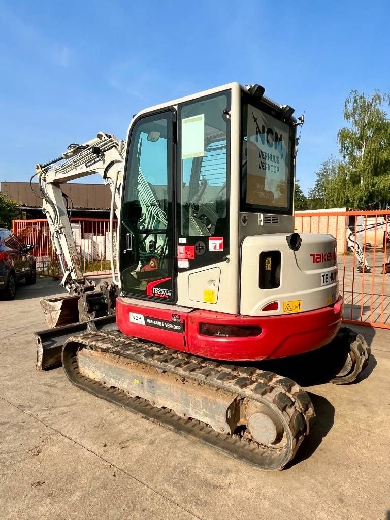 Minibagger typu Takeuchi TB 257 FR, Gebrauchtmaschine v Booischot (Obrázek 3)