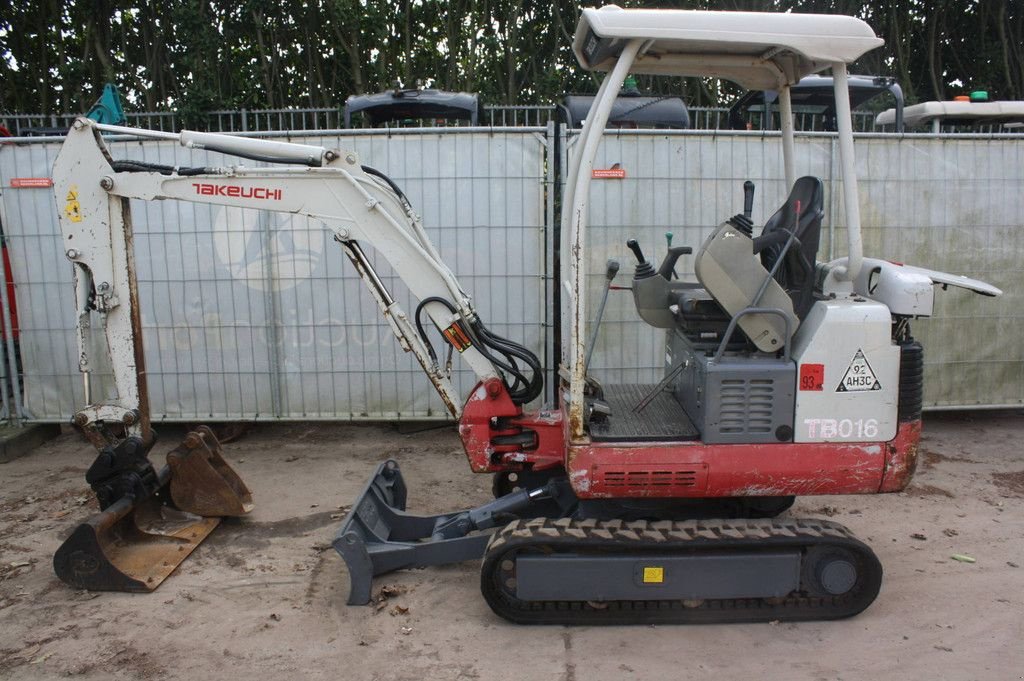 Minibagger del tipo Takeuchi TB016, Gebrauchtmaschine en Antwerpen (Imagen 3)