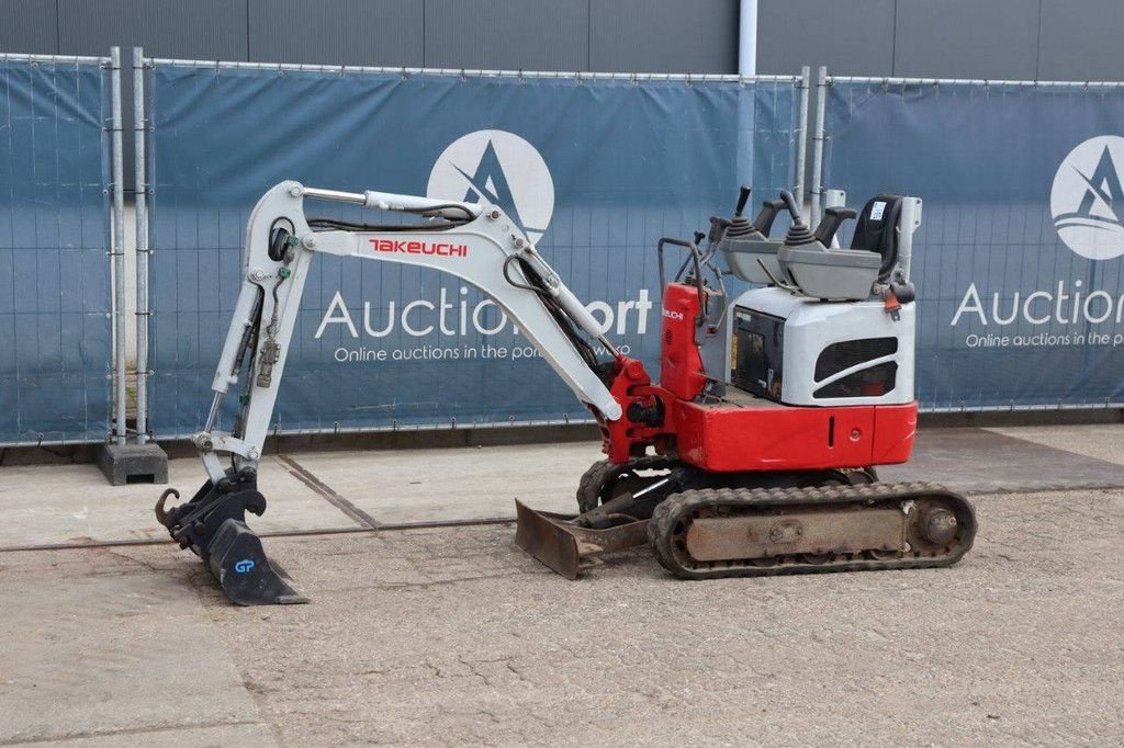 Minibagger of the type Takeuchi TB210R, Gebrauchtmaschine in Antwerpen (Picture 1)