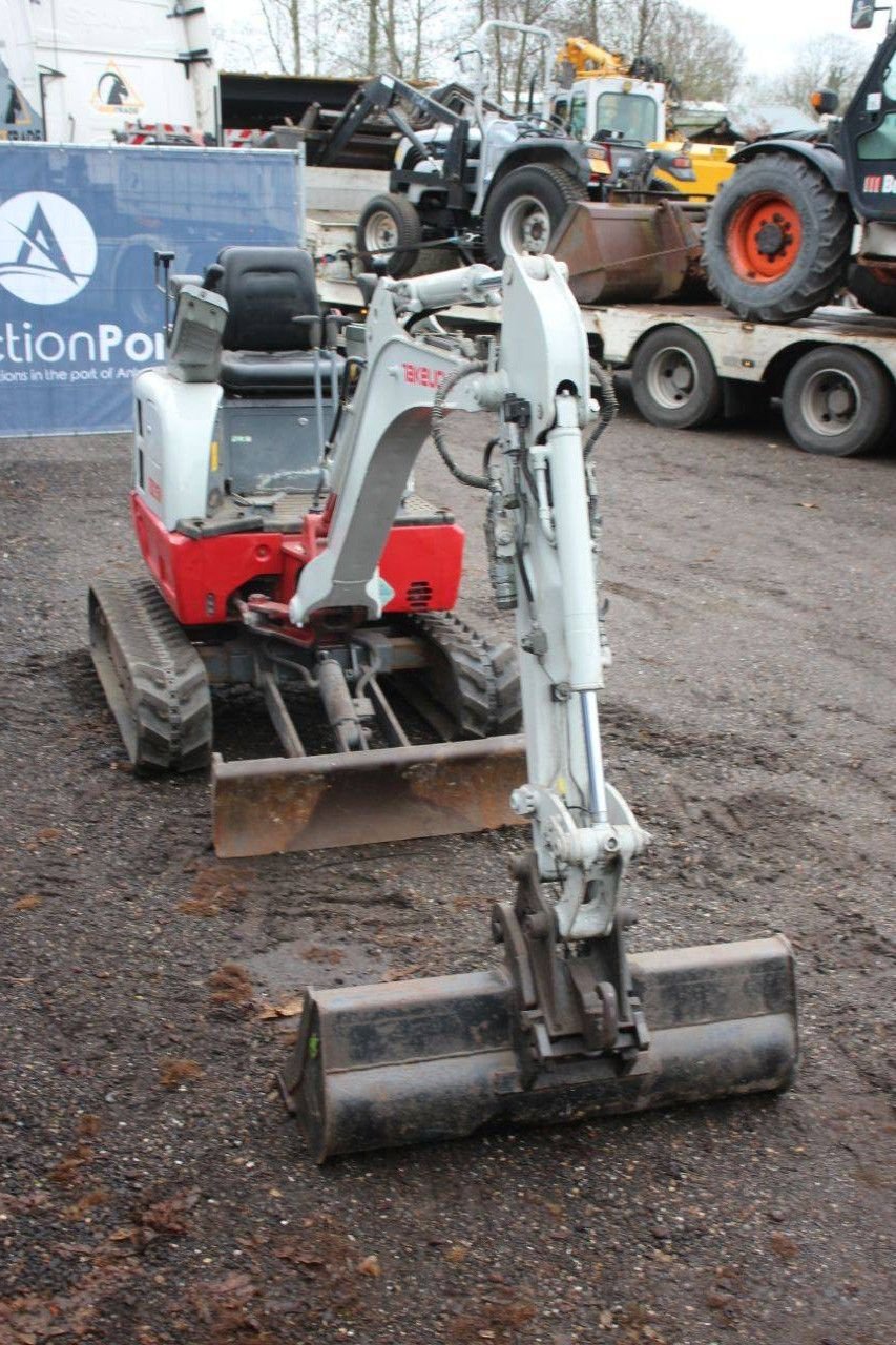 Minibagger del tipo Takeuchi TB215R, Gebrauchtmaschine In Antwerpen (Immagine 7)