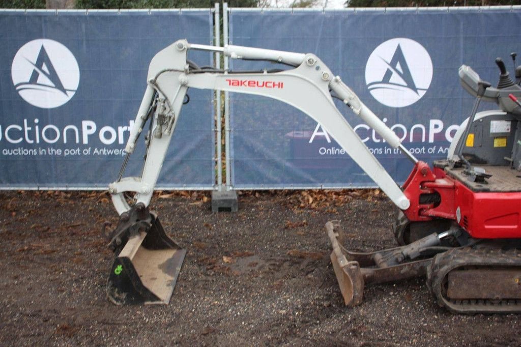 Minibagger del tipo Takeuchi TB215R, Gebrauchtmaschine In Antwerpen (Immagine 11)
