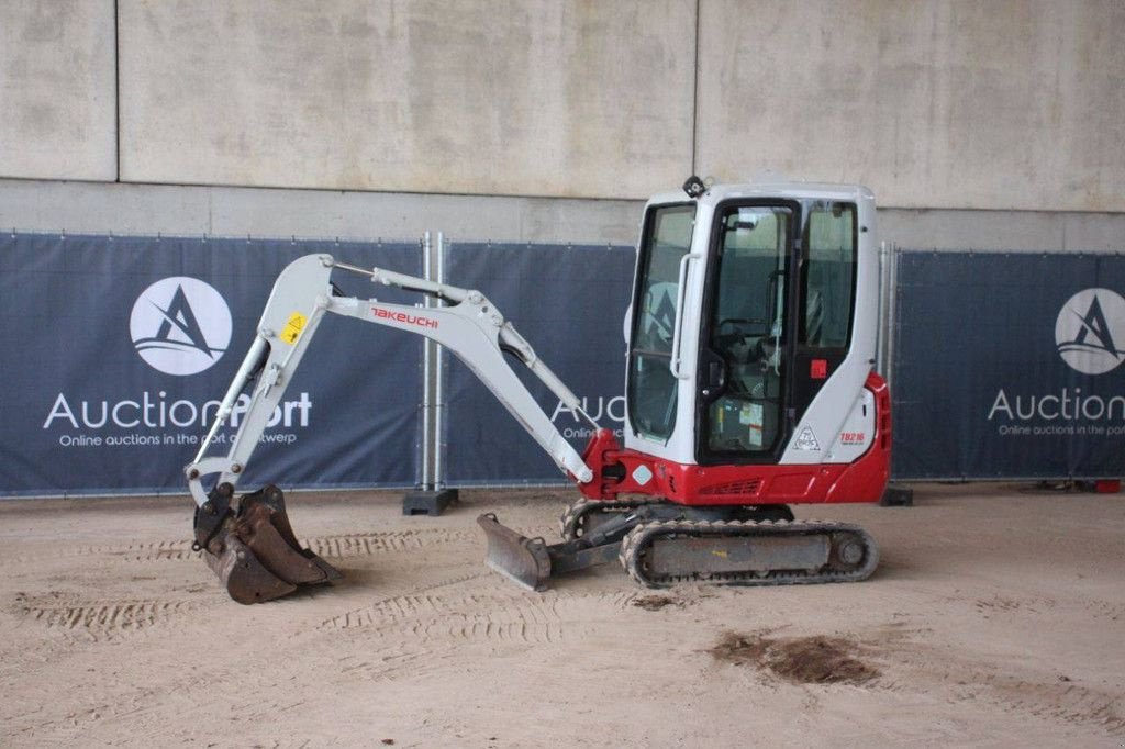 Minibagger des Typs Takeuchi TB216, Gebrauchtmaschine in Antwerpen (Bild 1)