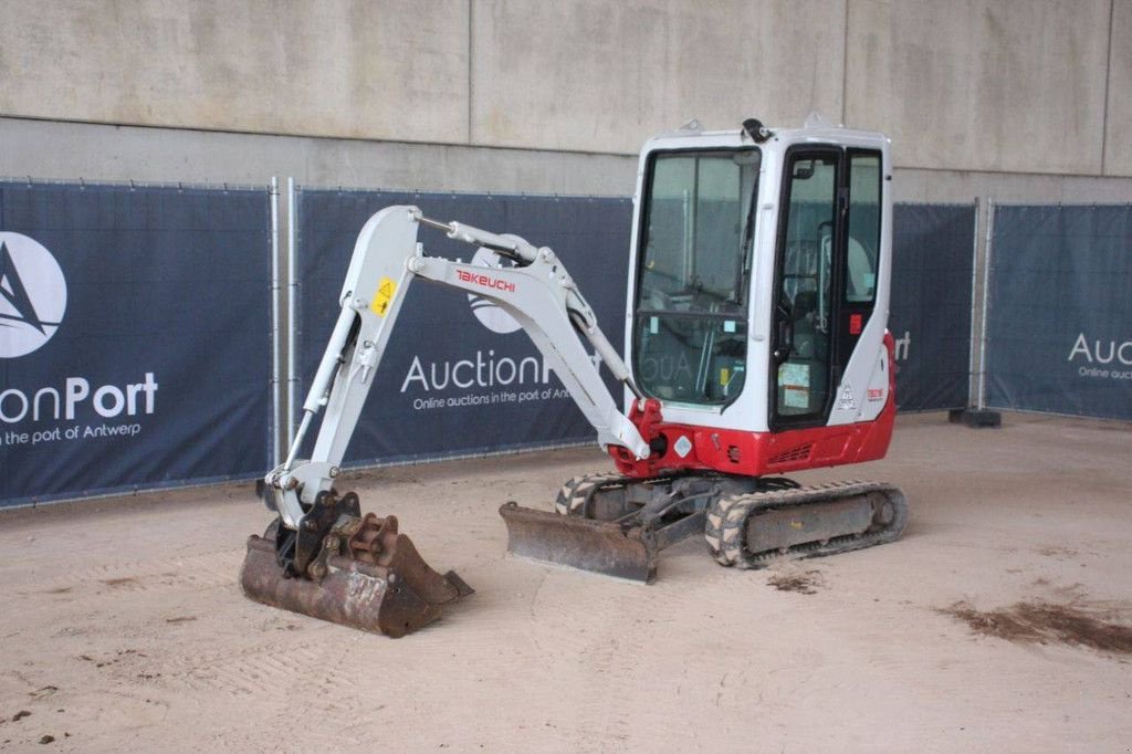 Minibagger des Typs Takeuchi TB216, Gebrauchtmaschine in Antwerpen (Bild 9)