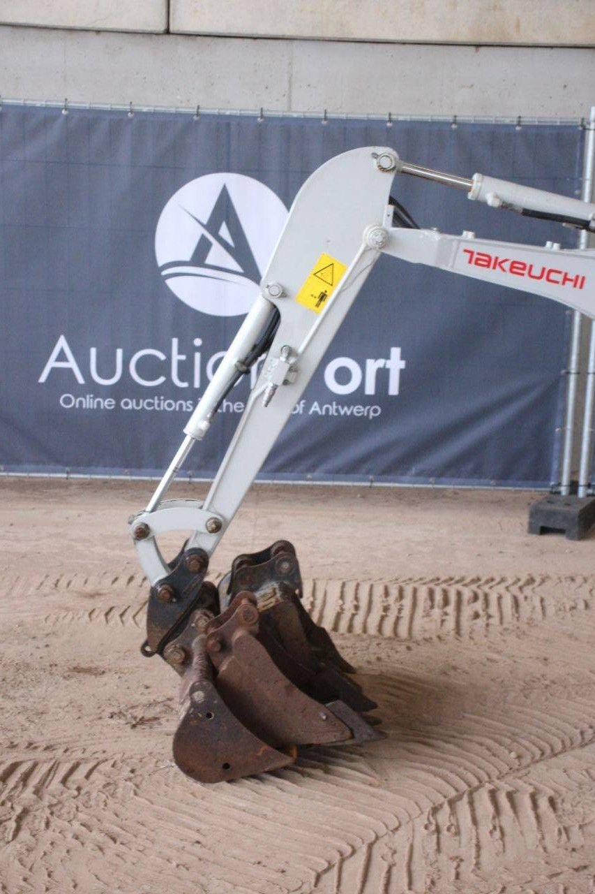 Minibagger des Typs Takeuchi TB216, Gebrauchtmaschine in Antwerpen (Bild 11)