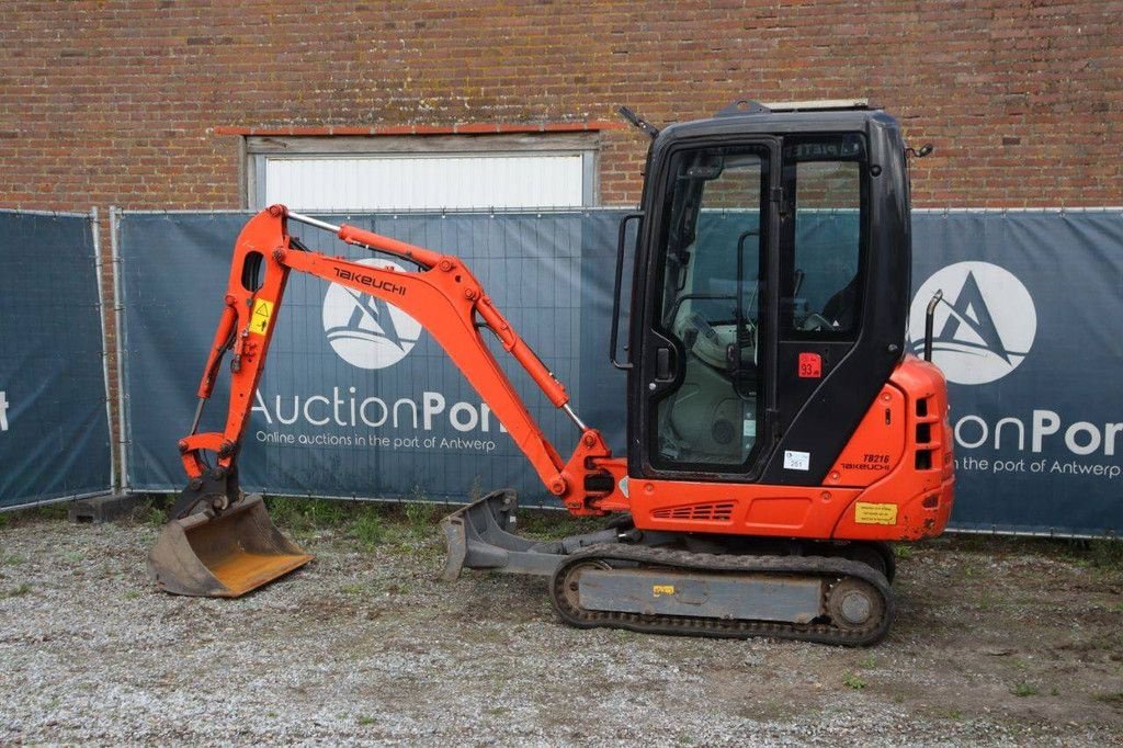 Minibagger du type Takeuchi TB216, Gebrauchtmaschine en Antwerpen (Photo 3)