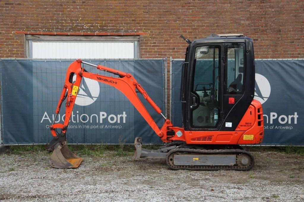 Minibagger du type Takeuchi TB216, Gebrauchtmaschine en Antwerpen (Photo 2)