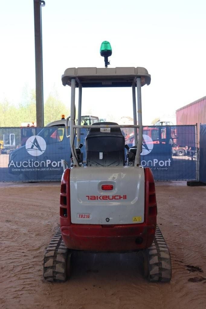 Minibagger du type Takeuchi TB216, Gebrauchtmaschine en Antwerpen (Photo 4)