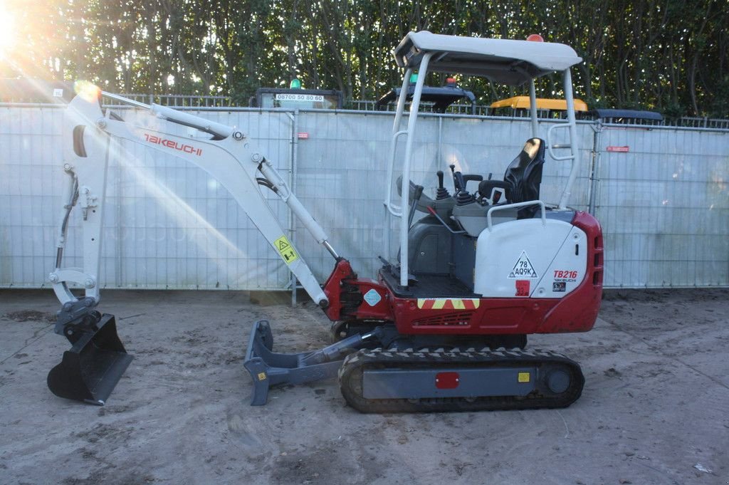 Minibagger типа Takeuchi TB216, Gebrauchtmaschine в Antwerpen (Фотография 2)