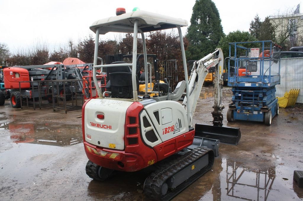 Minibagger del tipo Takeuchi TB216, Gebrauchtmaschine In Antwerpen (Immagine 4)
