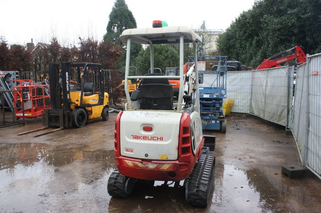 Minibagger del tipo Takeuchi TB216, Gebrauchtmaschine In Antwerpen (Immagine 3)