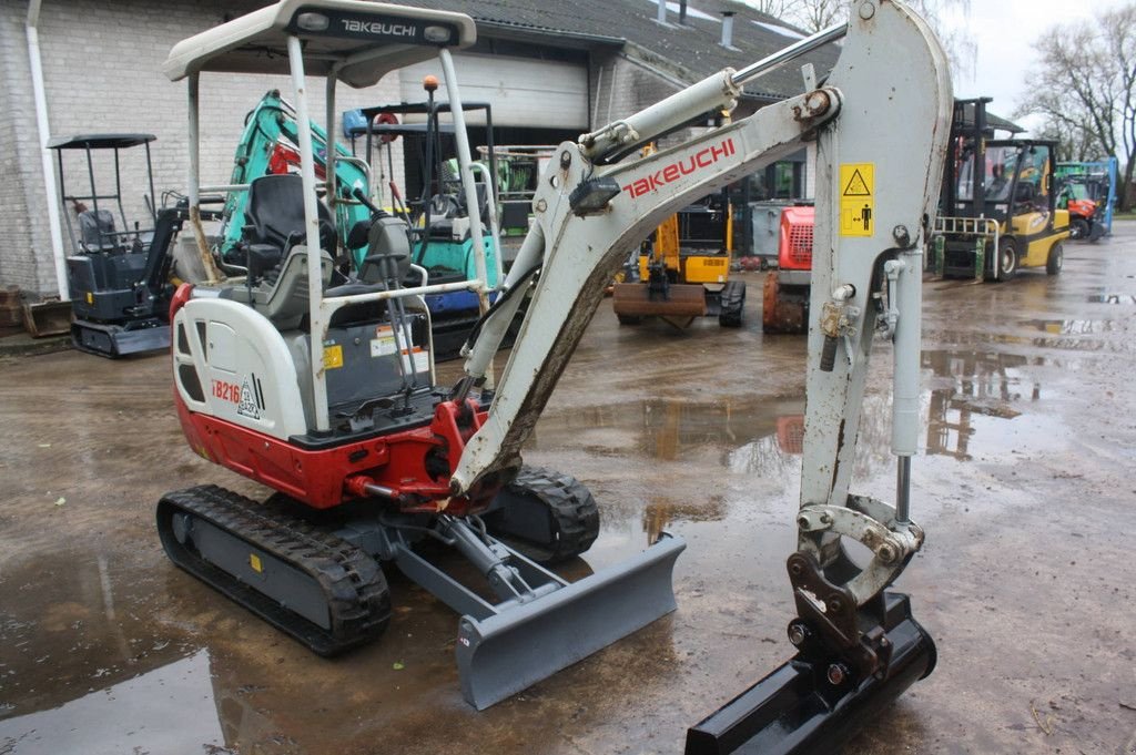 Minibagger del tipo Takeuchi TB216, Gebrauchtmaschine In Antwerpen (Immagine 5)