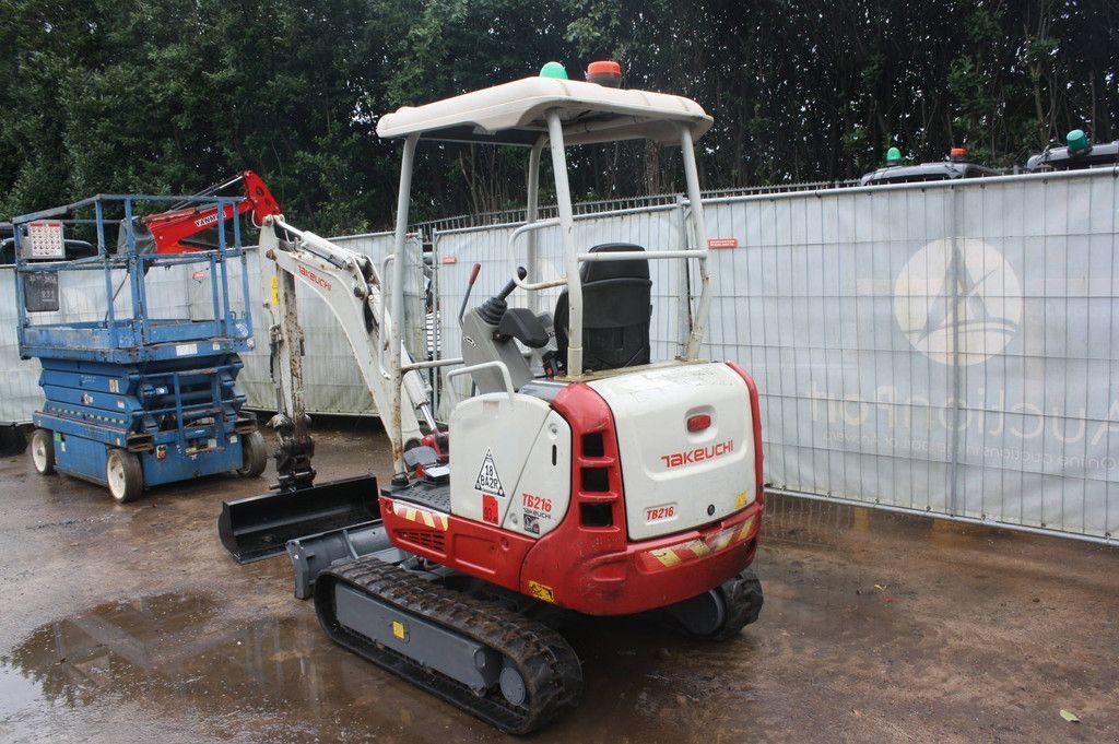 Minibagger del tipo Takeuchi TB216, Gebrauchtmaschine In Antwerpen (Immagine 2)