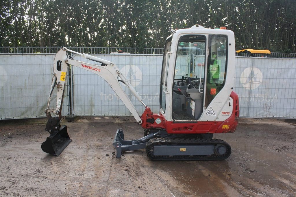 Minibagger van het type Takeuchi TB216, Gebrauchtmaschine in Antwerpen (Foto 1)
