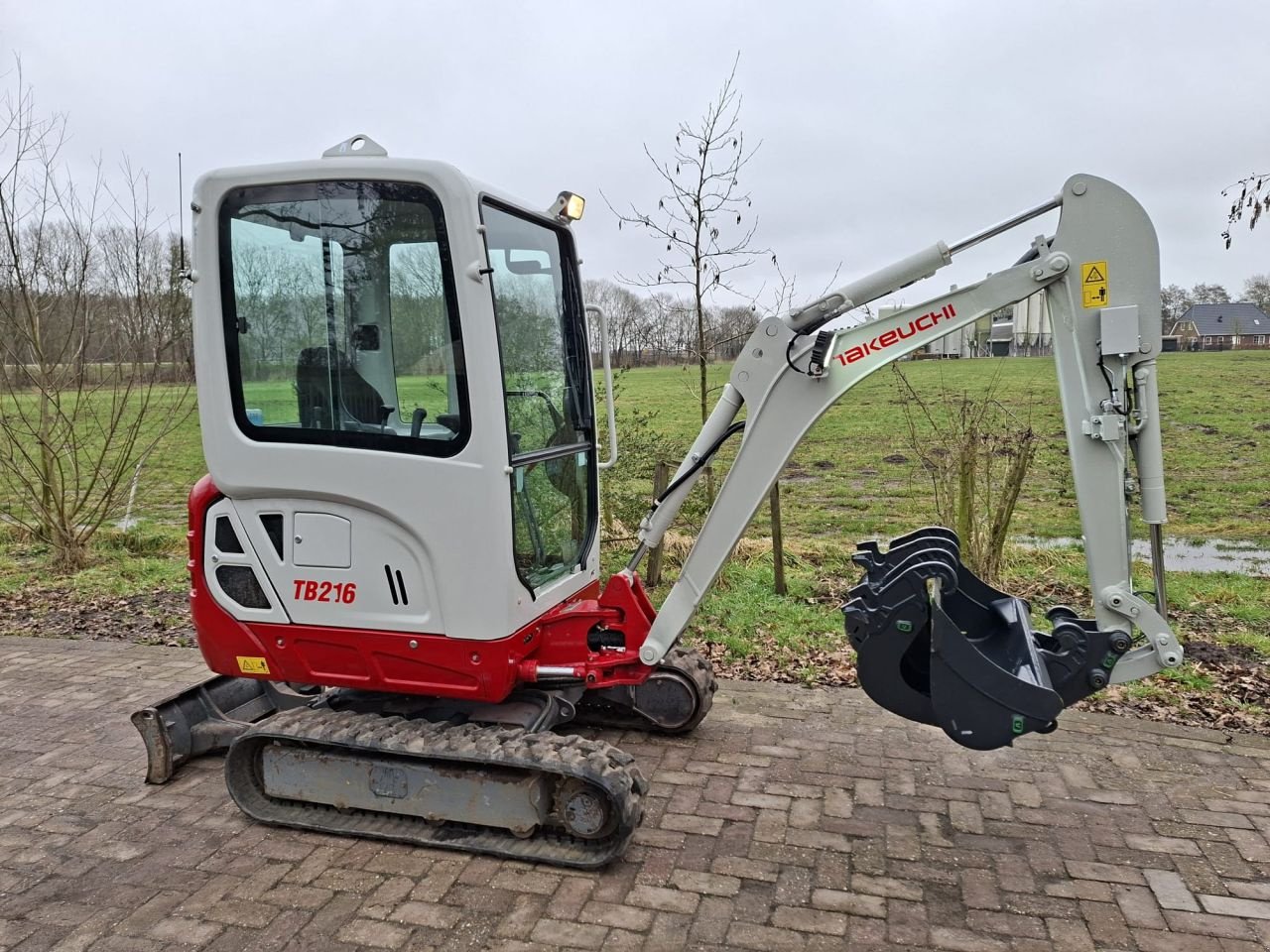 Minibagger des Typs Takeuchi TB216, Gebrauchtmaschine in Terschuur (Bild 4)