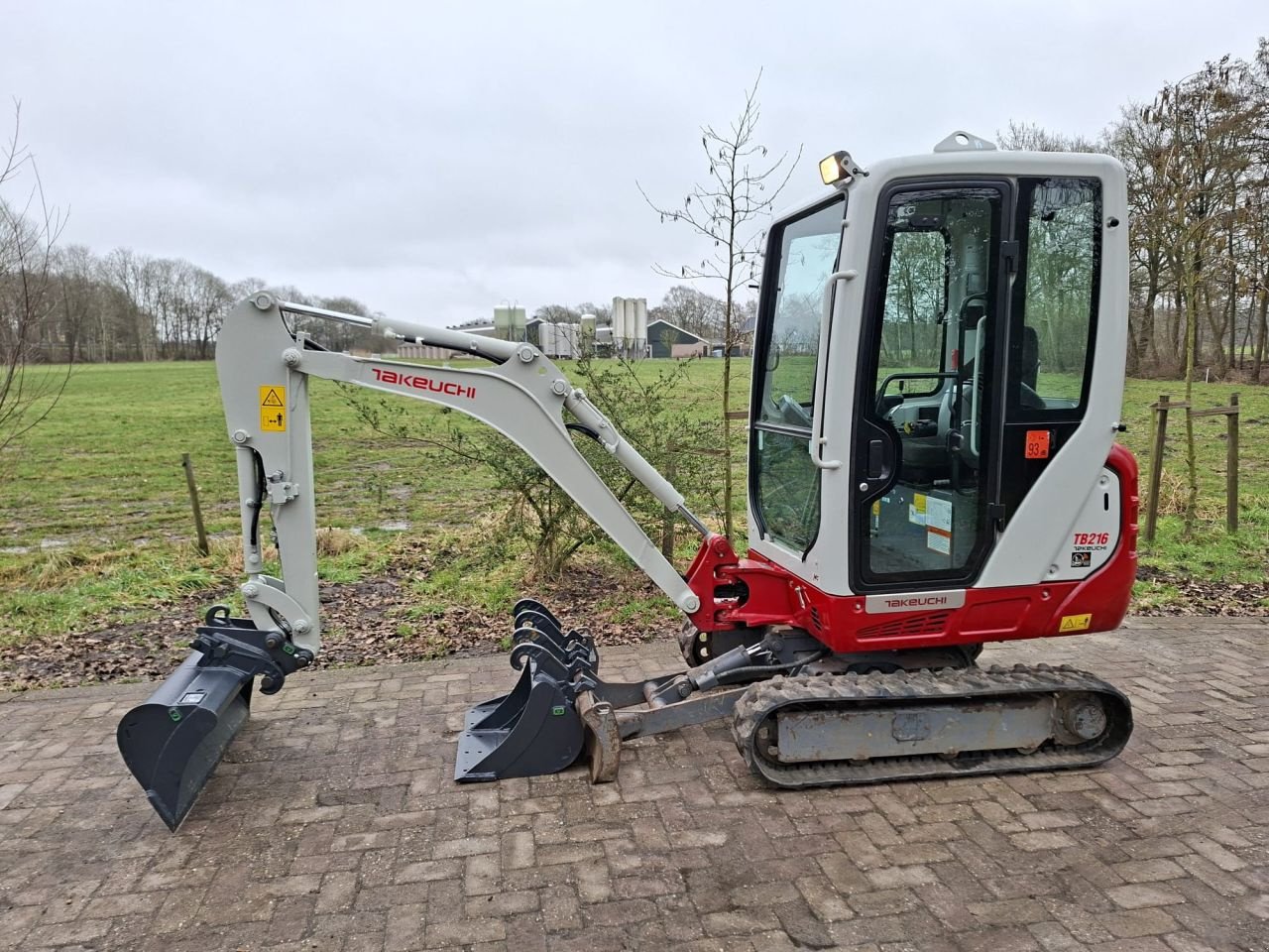 Minibagger des Typs Takeuchi TB216, Gebrauchtmaschine in Terschuur (Bild 2)
