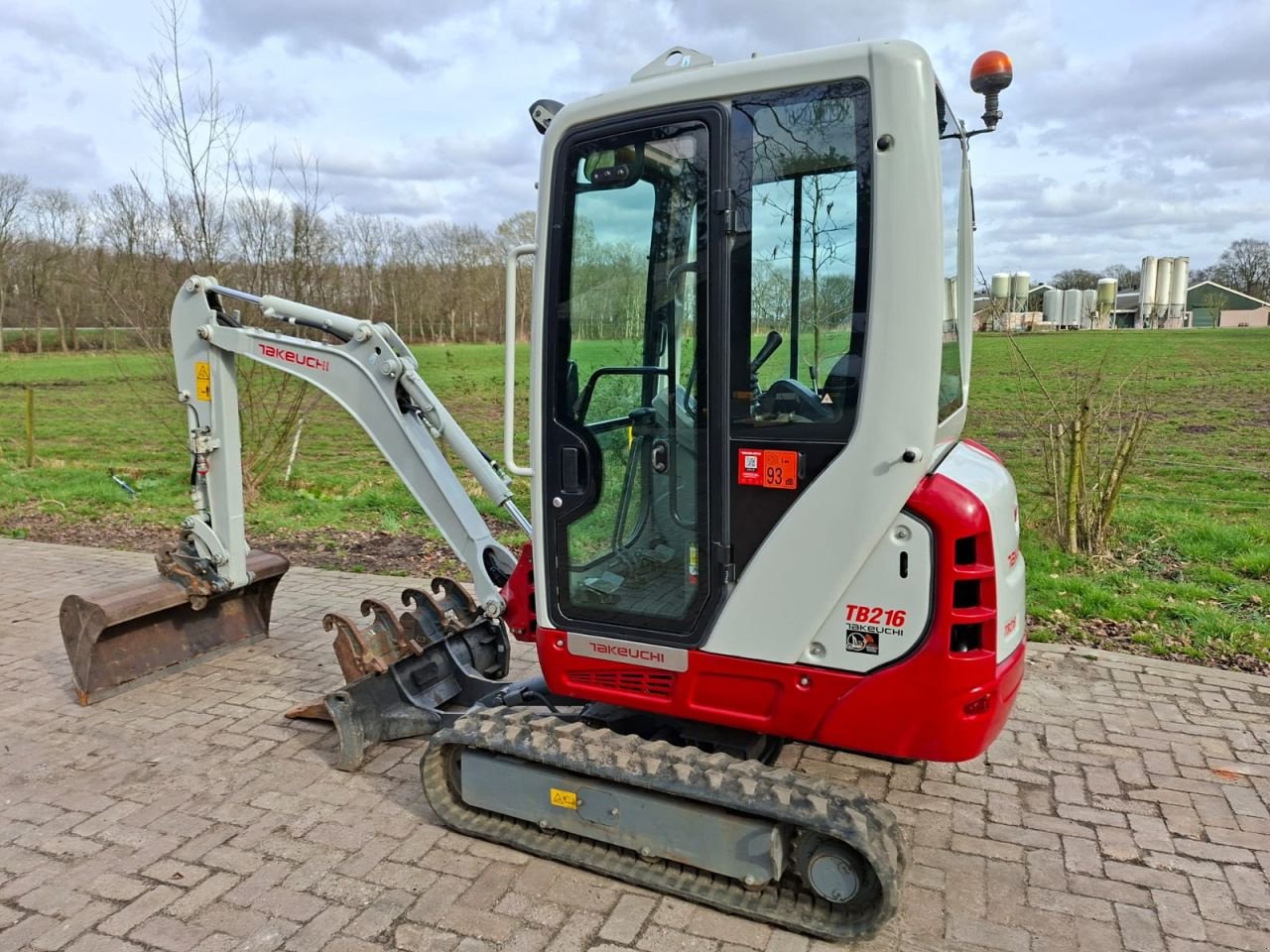 Minibagger des Typs Takeuchi TB216, Gebrauchtmaschine in Terschuur (Bild 2)