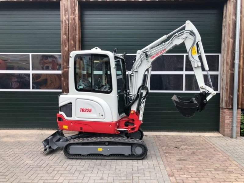 Minibagger van het type Takeuchi TB225 LSA Extra, Neumaschine in Wijster