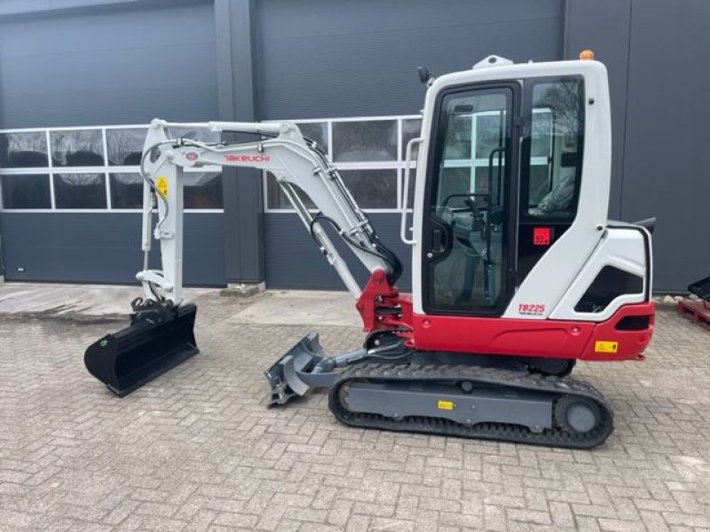 Minibagger tip Takeuchi TB225, Gebrauchtmaschine in Hardegarijp (Poză 1)