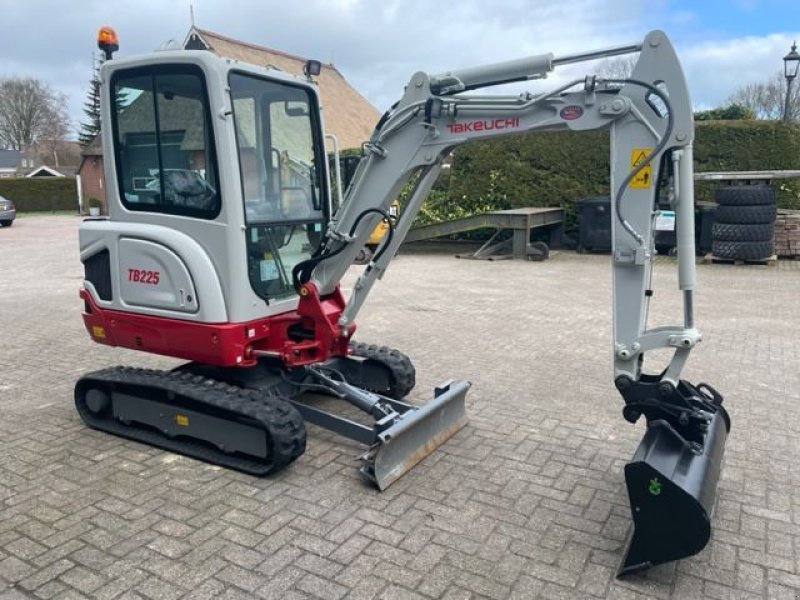 Minibagger tip Takeuchi TB225, Gebrauchtmaschine in Hardegarijp (Poză 2)