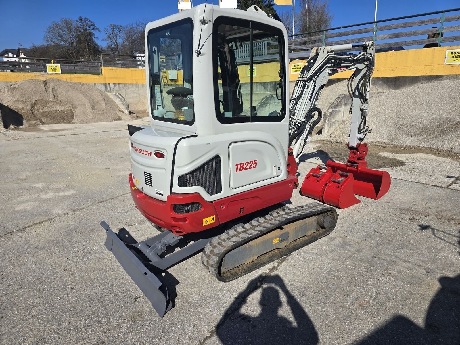 Minibagger del tipo Takeuchi TB225, Gebrauchtmaschine In Gabersdorf (Immagine 23)