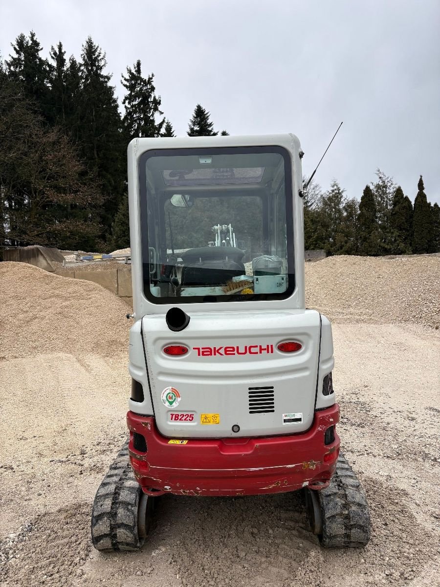Minibagger del tipo Takeuchi TB225, Gebrauchtmaschine In Gabersdorf (Immagine 3)