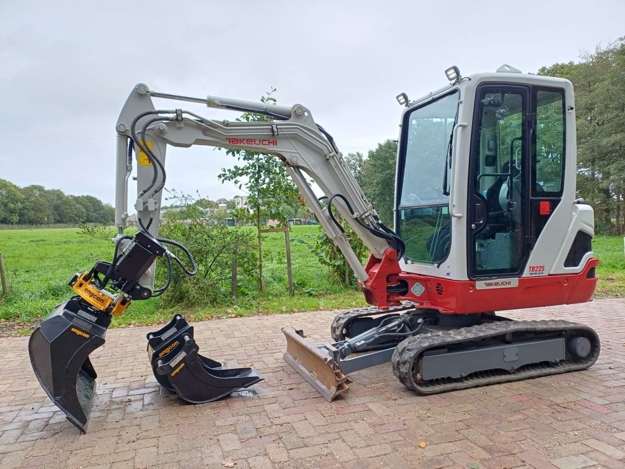 Minibagger del tipo Takeuchi TB225, Gebrauchtmaschine In Terschuur (Immagine 1)