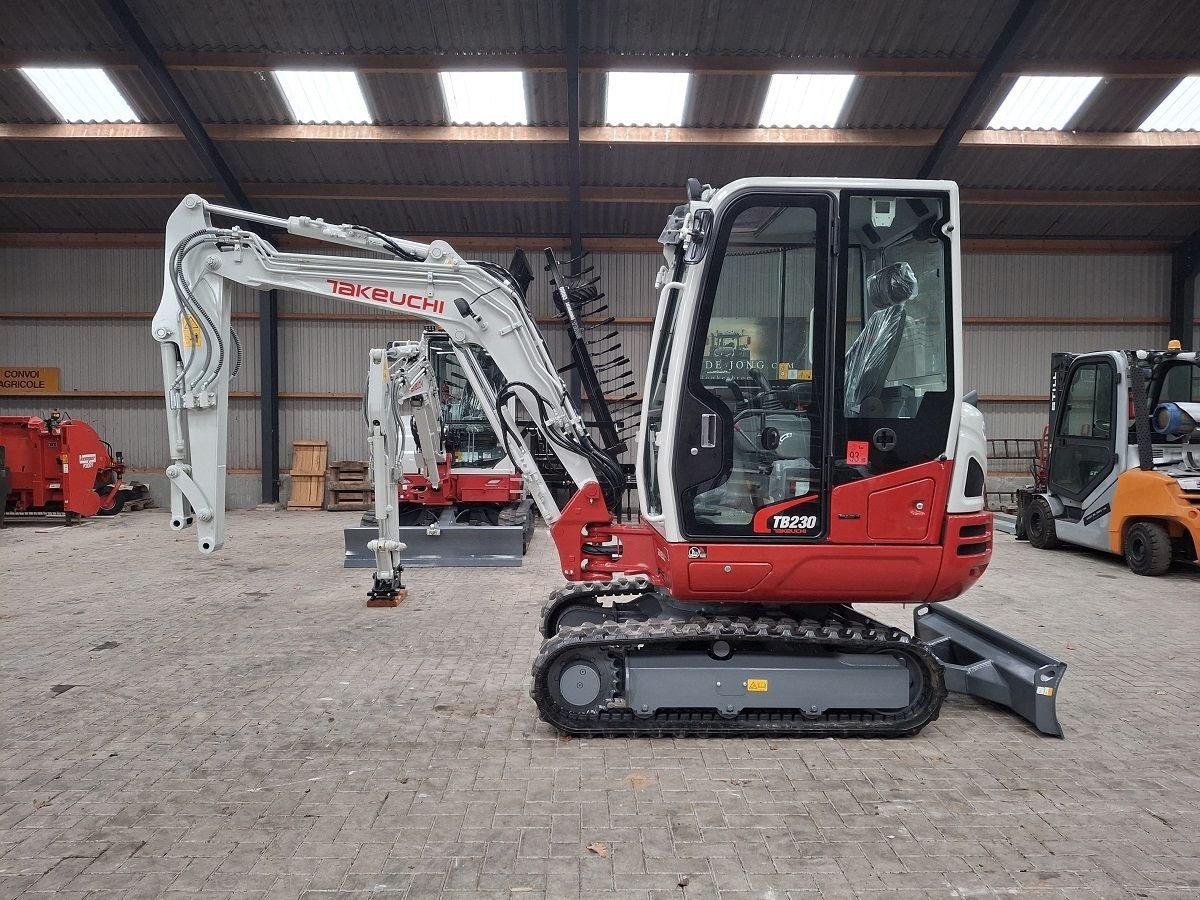 Minibagger van het type Takeuchi TB230, Neumaschine in Donkerbroek (Foto 1)