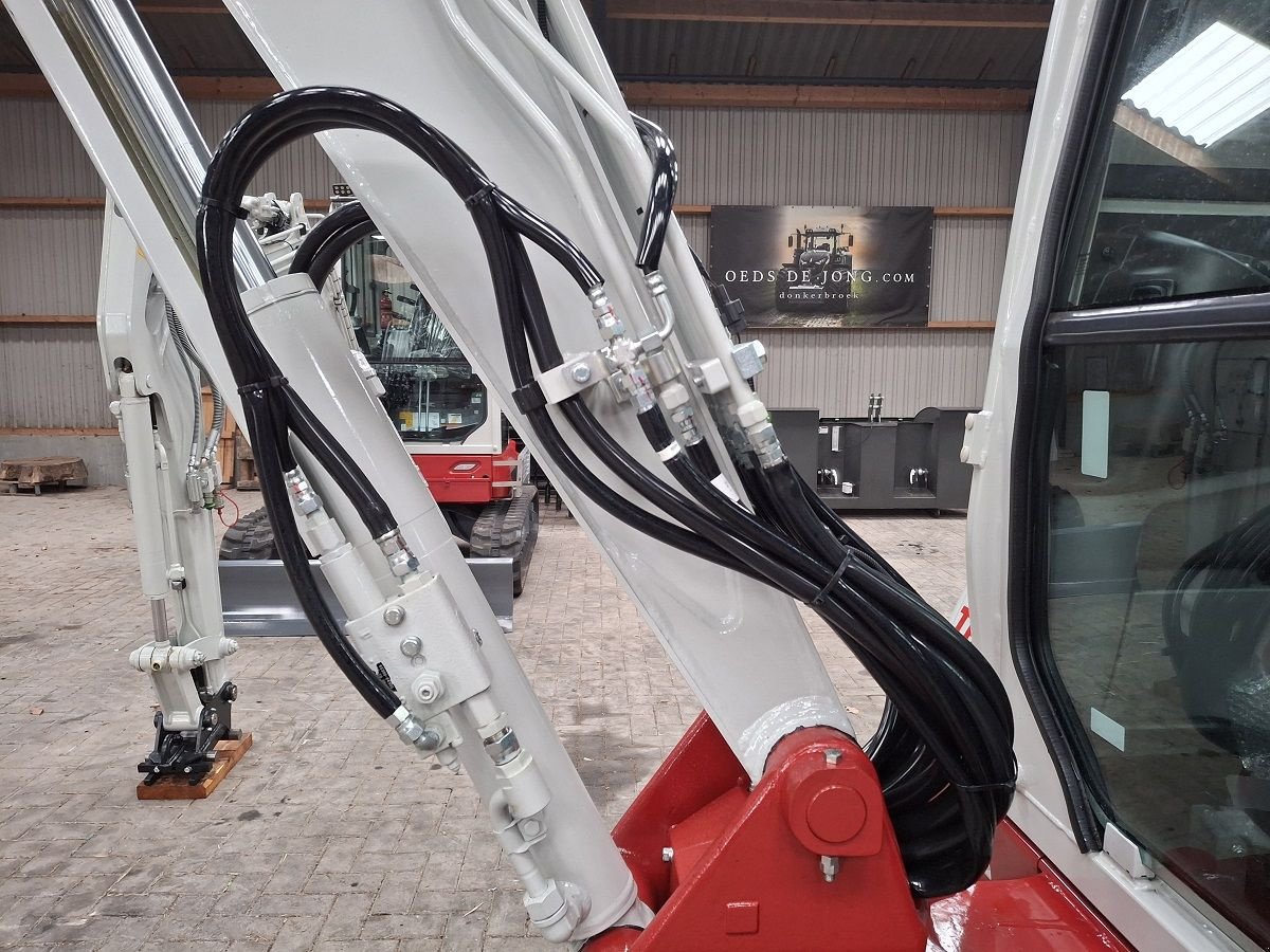 Minibagger van het type Takeuchi TB230, Neumaschine in Donkerbroek (Foto 9)