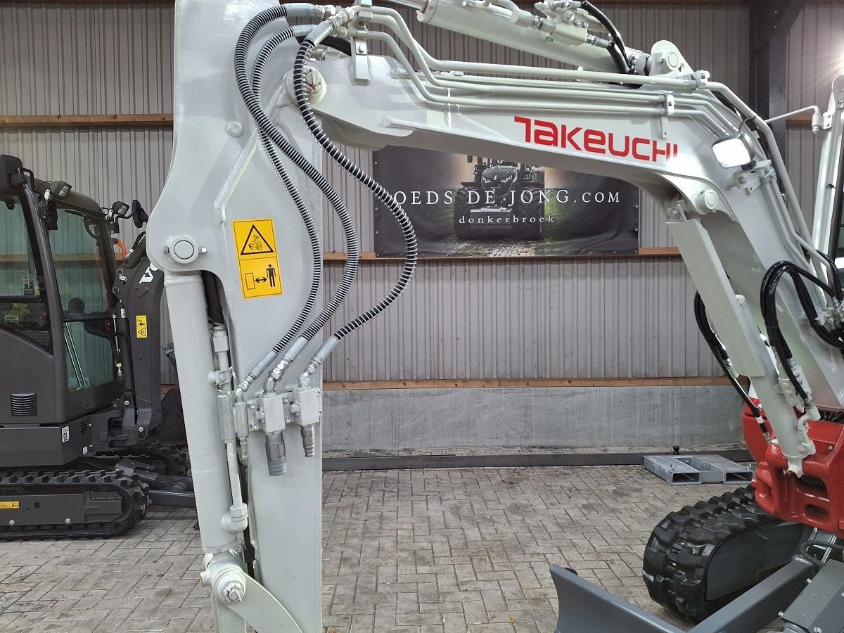 Minibagger типа Takeuchi TB230, Gebrauchtmaschine в Donkerbroek (Фотография 3)