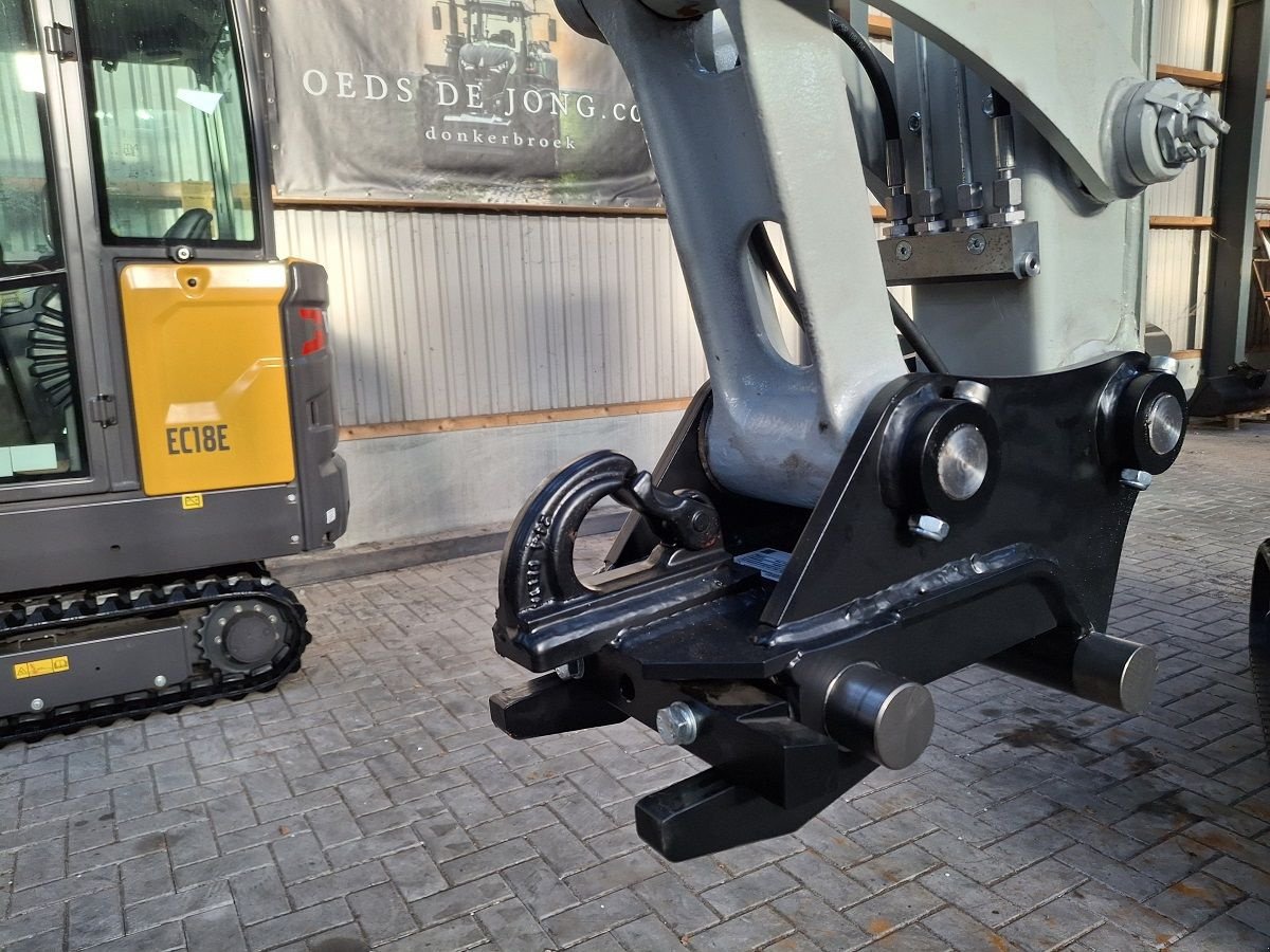 Minibagger от тип Takeuchi TB230, Neumaschine в Donkerbroek (Снимка 5)