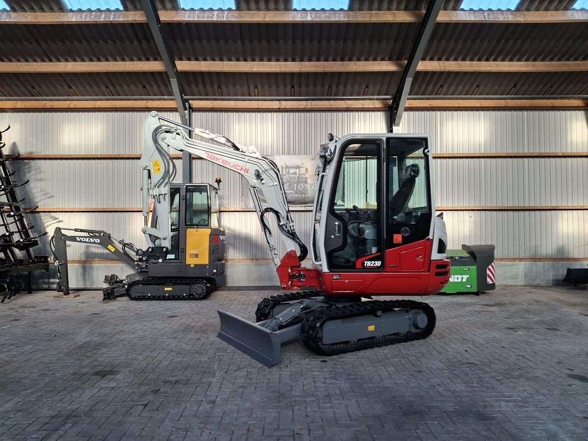 Minibagger от тип Takeuchi TB230, Neumaschine в Donkerbroek (Снимка 2)