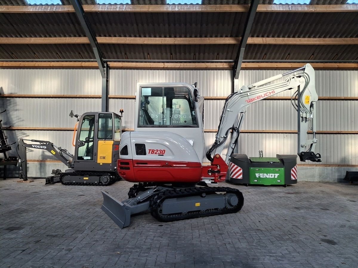 Minibagger от тип Takeuchi TB230, Neumaschine в Donkerbroek (Снимка 3)