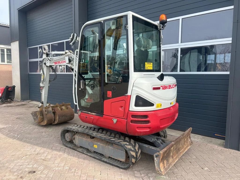 Minibagger typu Takeuchi TB230, Gebrauchtmaschine v Barneveld (Obrázek 3)