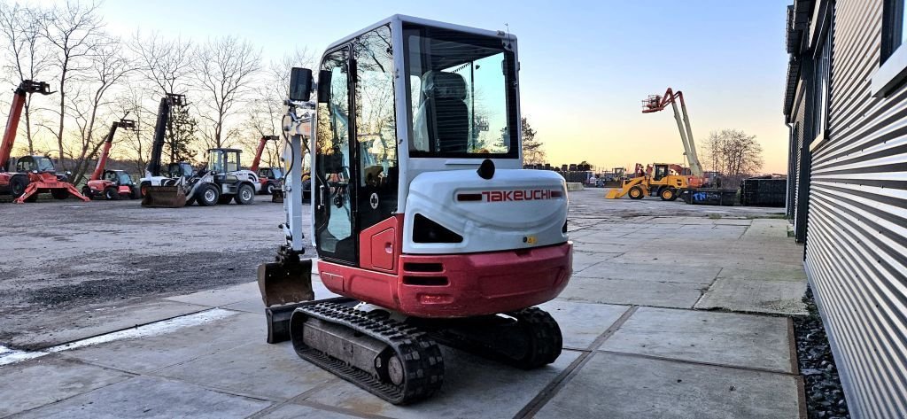 Minibagger типа Takeuchi TB230, Gebrauchtmaschine в Scharsterbrug (Фотография 3)