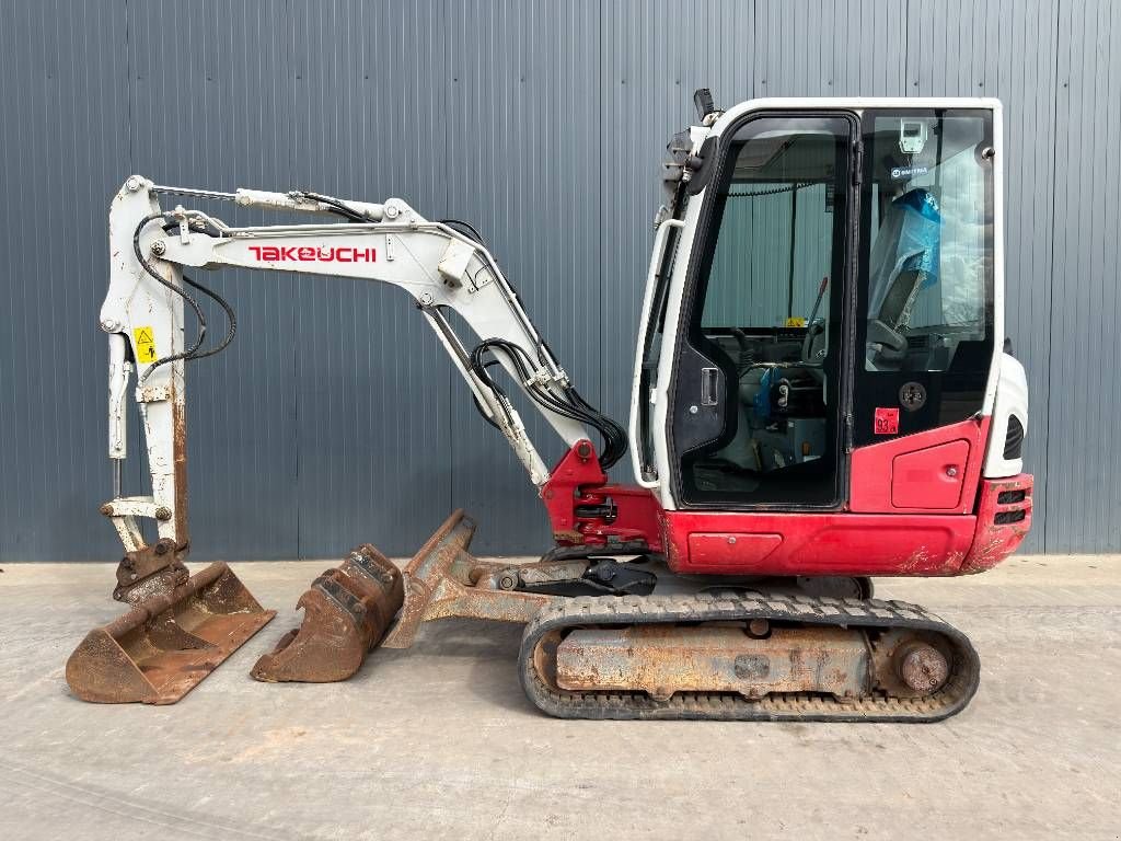 Minibagger du type Takeuchi TB230, Gebrauchtmaschine en Venlo (Photo 2)