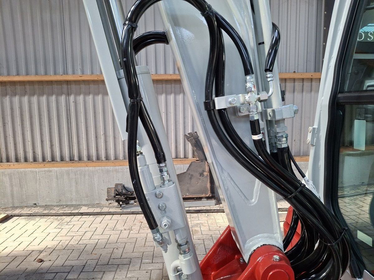 Minibagger van het type Takeuchi TB235, Neumaschine in Donkerbroek (Foto 3)