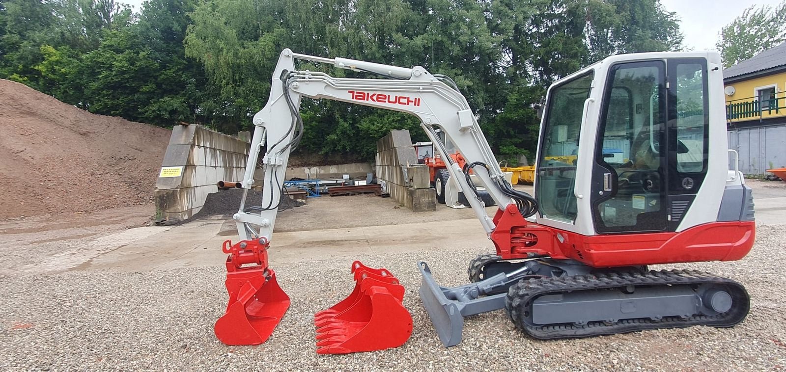 Minibagger des Typs Takeuchi TB235, Gebrauchtmaschine in Gabersdorf (Bild 3)