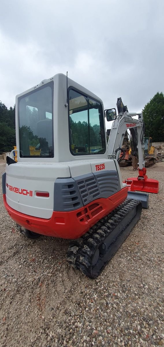 Minibagger des Typs Takeuchi TB235, Gebrauchtmaschine in Gabersdorf (Bild 4)