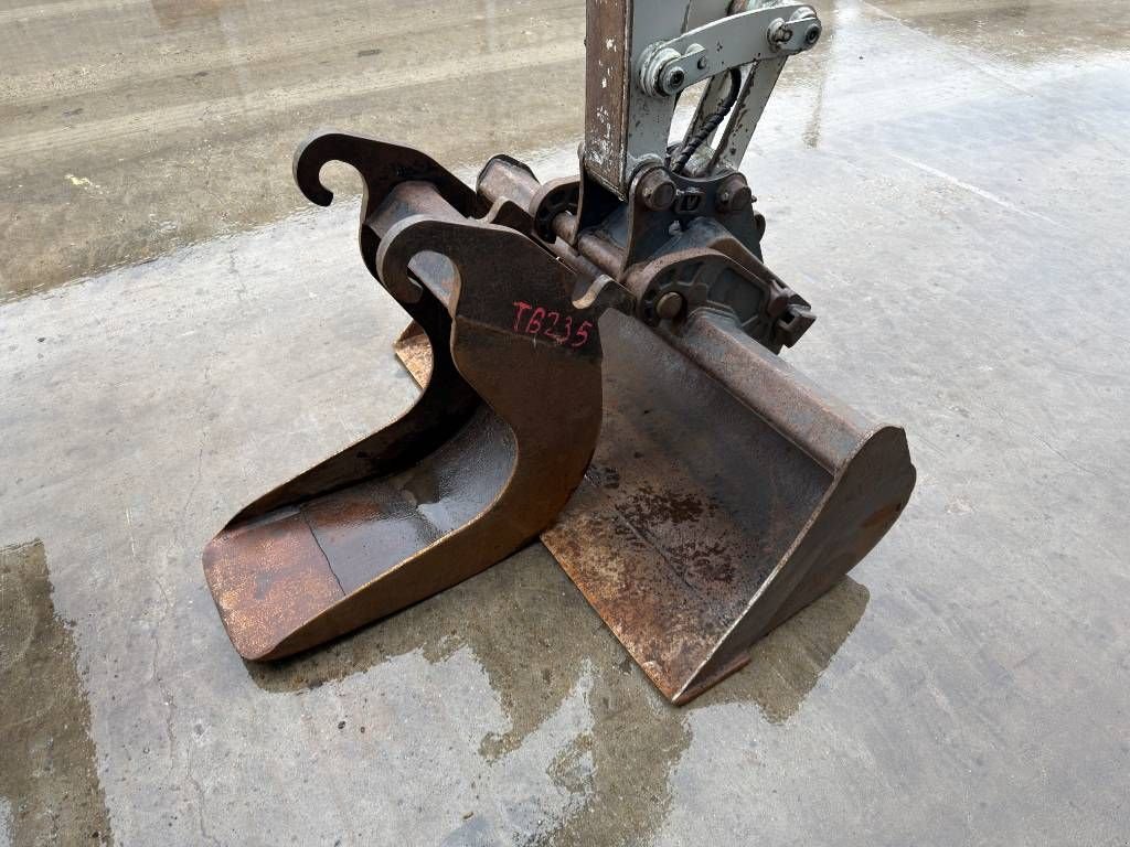 Minibagger от тип Takeuchi TB235, Gebrauchtmaschine в Venlo (Снимка 10)