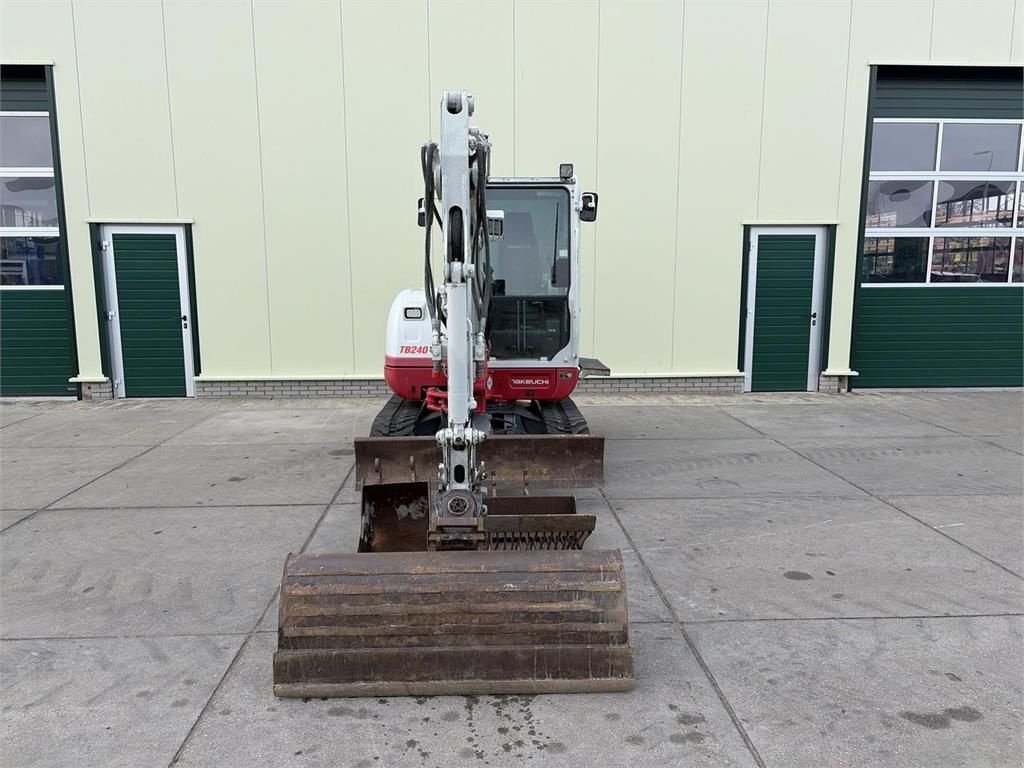 Minibagger tipa Takeuchi TB240 minigraafmachine, Gebrauchtmaschine u Bant (Slika 2)