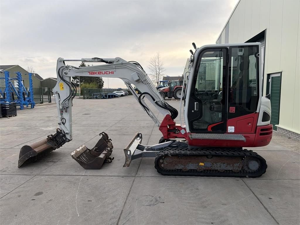Minibagger tipa Takeuchi TB240 minigraafmachine, Gebrauchtmaschine u Bant (Slika 9)