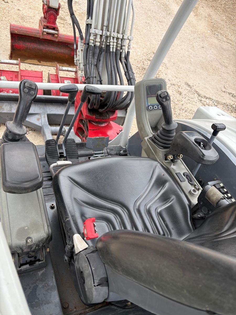 Minibagger del tipo Takeuchi TB240, Gebrauchtmaschine In Gabersdorf (Immagine 16)
