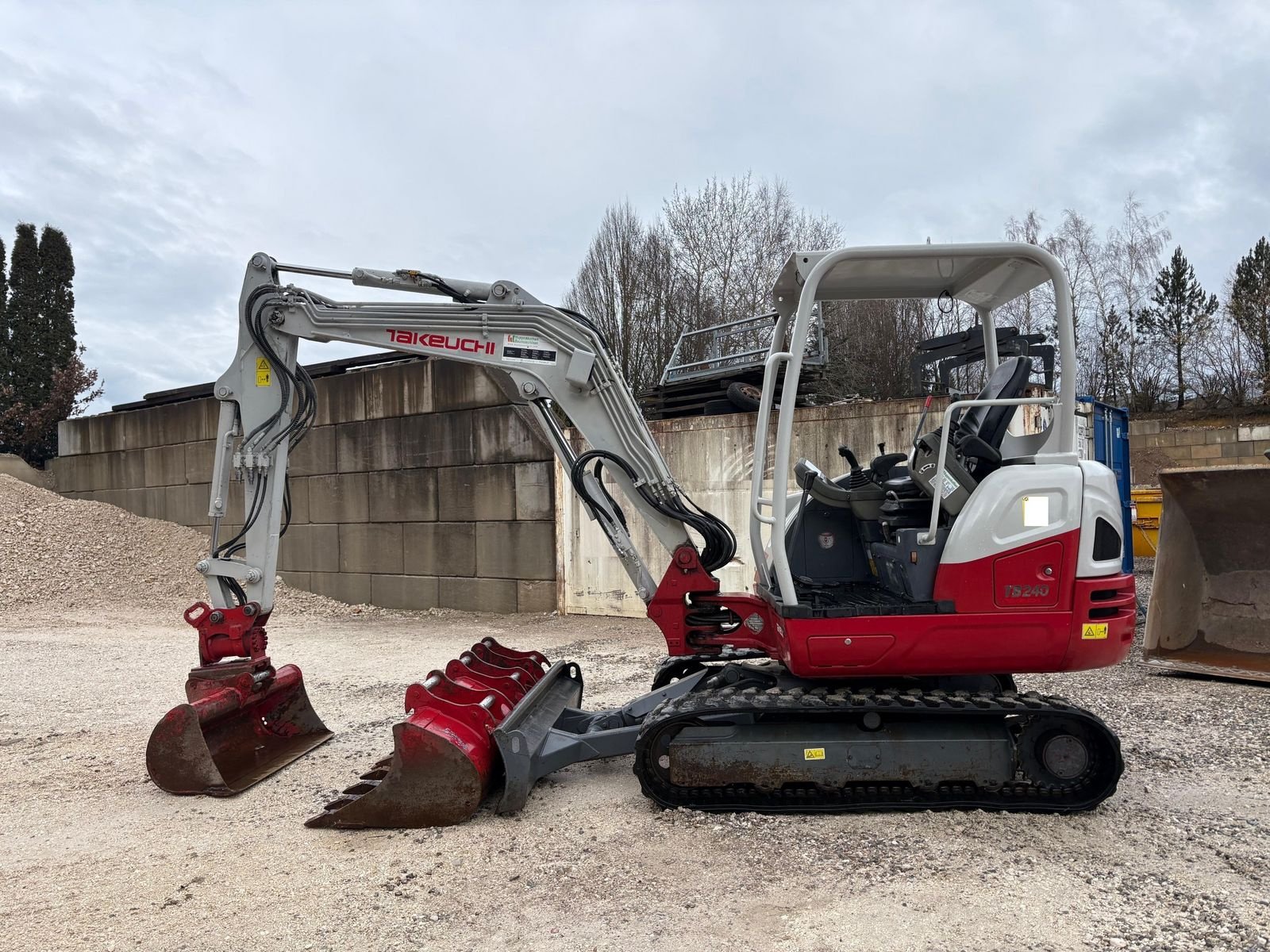 Minibagger del tipo Takeuchi TB240, Gebrauchtmaschine In Gabersdorf (Immagine 1)