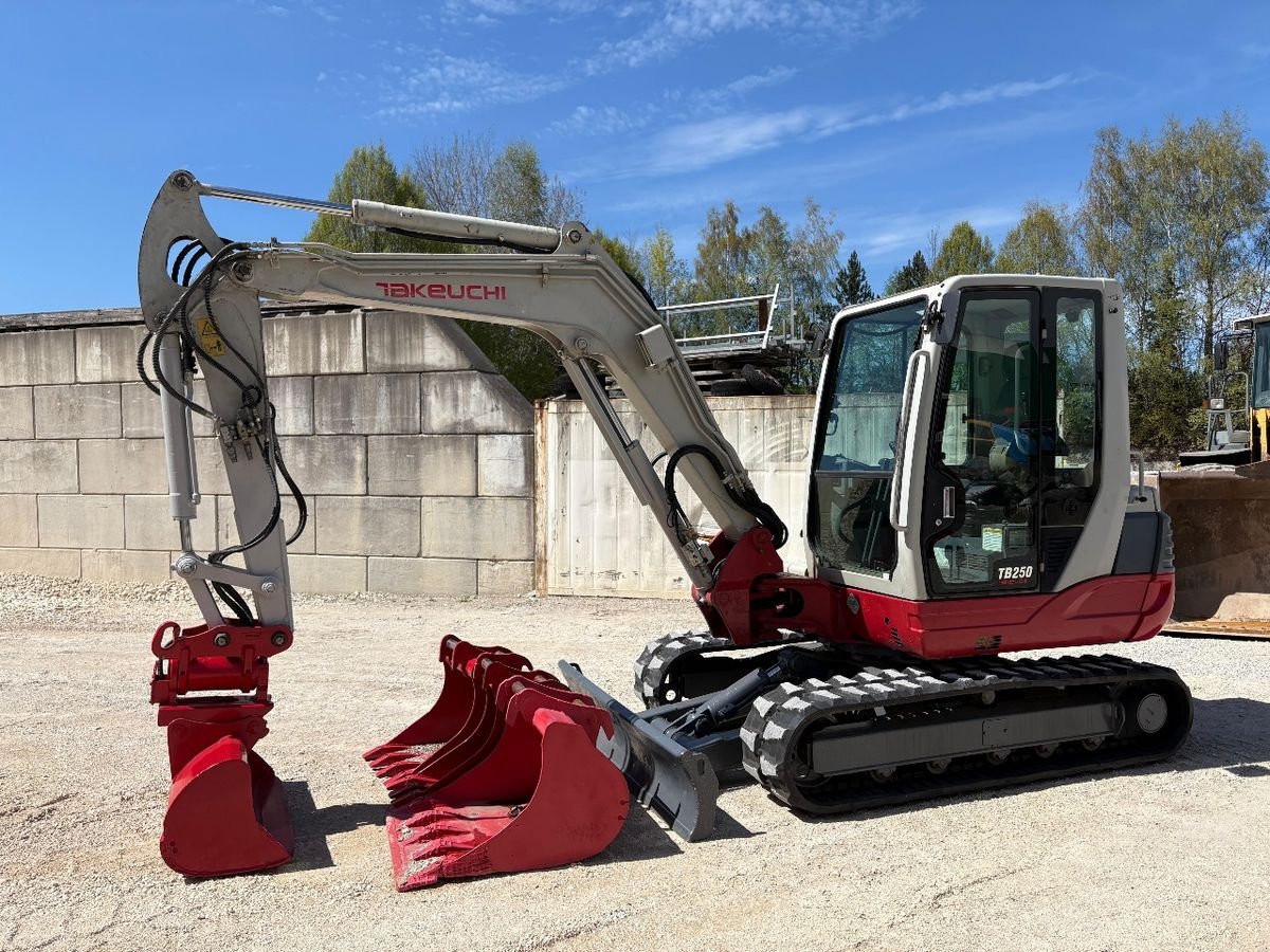 Minibagger van het type Takeuchi TB250, Gebrauchtmaschine in Gabersdorf (Foto 1)